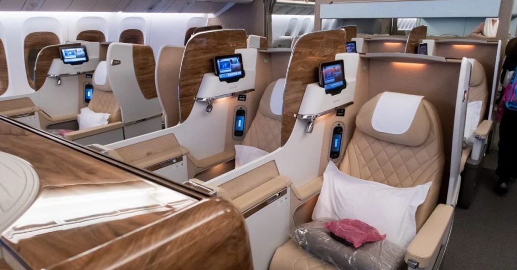 difference between business class and first class difference between business class and first class
